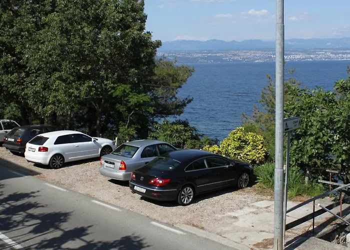 Double Medveja 7775c בית הארחה 3*